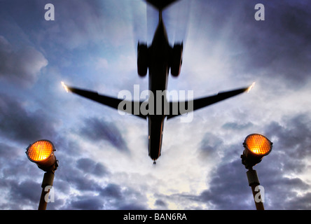 Avion qui les survolait Banque D'Images