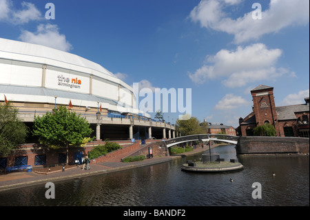 National Indoor Arena et canaux à Brindley Place Birmingham Banque D'Images