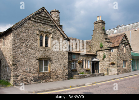 Château du 15ème siècle sur des produits laitiers Wildman Street, Kendal, Cumbria, Angleterre, Royaume-Uni Banque D'Images