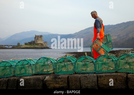 Creel ou crevette Homard pêcheur au Loch Duich, près de château Eilean Donan, Ecosse, Royaume-Uni Banque D'Images