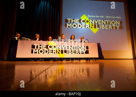 La Convention sur la liberté moderne Londres Angleterre 28 Février 2009 : Afua Hirsch avocat parlant Banque D'Images