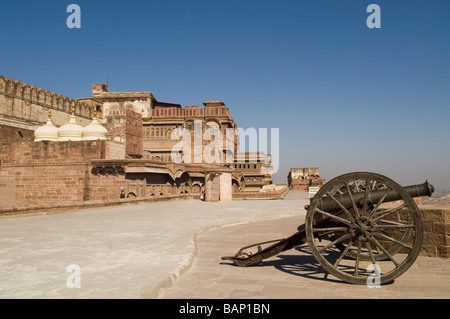 Old cannon dans un fort, Fort Mehrangarh, Jodhpur, Rajasthan, India Banque D'Images