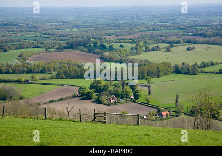 Vue sur les South Downs de Chanctonbury Hill, West Sussex, UK Banque D'Images