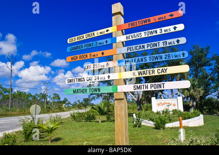 Panneau routier à East Grand Bahama Banque D'Images