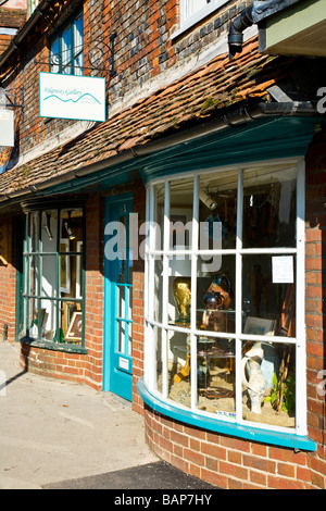 Une vieille façade bow art et artisanat Galerie shop dans la ville de marché typiquement anglais de Marlborough Wiltshire England UK Banque D'Images