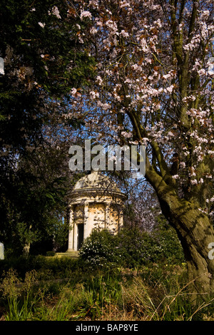 Memorial Building in Jephson Gardens, Leamington Spa, au début du printemps Banque D'Images