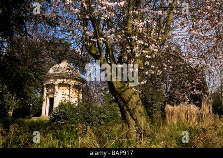 Memorial Building in Jephson Gardens, Leamington Spa, au début du printemps Banque D'Images