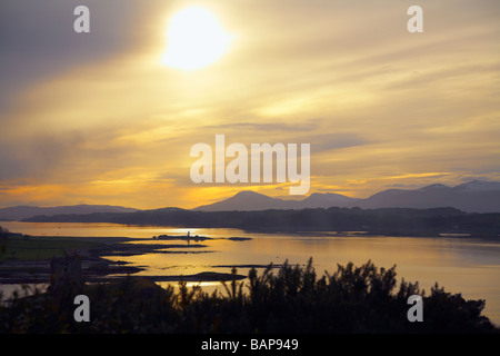 Coucher de soleil sur le château de stalker de castle stalker view Banque D'Images