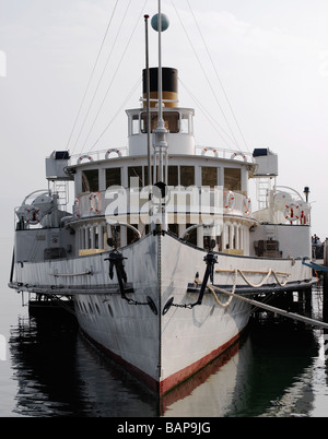 Un vieux bateau à vapeur suisse en bois sur le lac Léman, Ocuhy, Lausanne, Suisse Banque D'Images