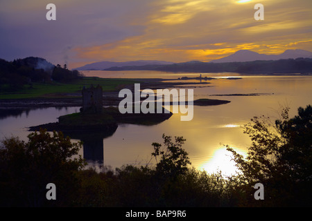 Coucher de soleil sur le château de stalker de castle stalker view Banque D'Images