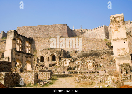 Low angle view of un fort, fort Golconda, Hyderabad, Andhra Pradesh, Inde Banque D'Images