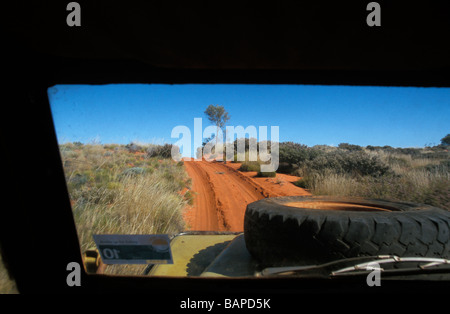 Vue depuis un véhicule sur la route d'actions de mise en conserve l'ouest de l'Australie l'Australie Banque D'Images