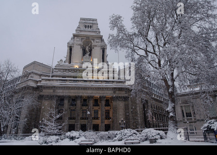 La neige a couvert la Maison de la Trinité Trinity Square Tower Hill City London England Angleterre Banque D'Images