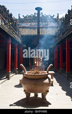 Brûleur d'encens dans le temple Thien Hau, Ho Chi Minh City, Vietnam. Banque D'Images