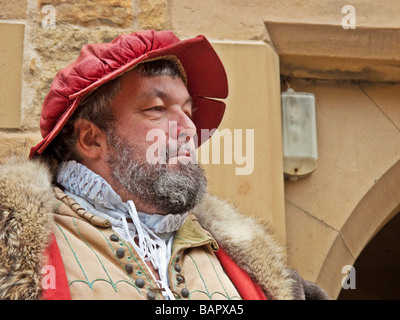 L'acteur de 'Best of Times, pire des temps de rééducation groupe de reconstitution aidant le re-créer l'Évasion de 1538 Hexham Banque D'Images