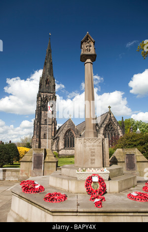 UK Angleterre Cheshire Alderley Edge St Philip s'Église et monument aux morts du village Banque D'Images