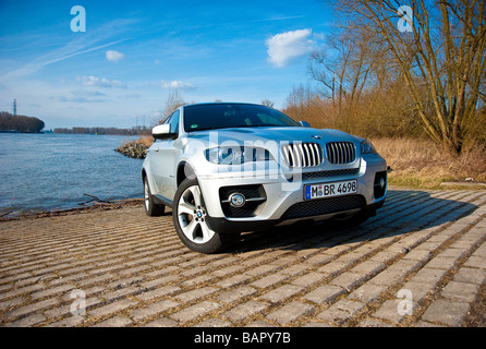 BMW X6 ar Rhin, vue avant Banque D'Images