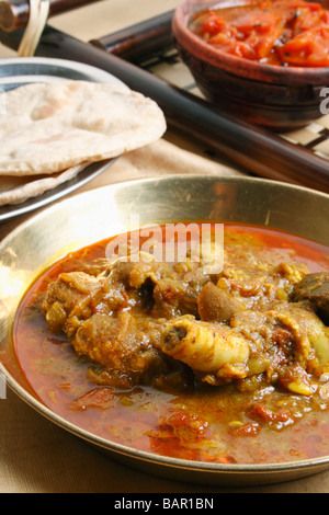 Mouton Pakku est un curry de mouton typique de la région du Sikkim curry qui est servi avec du riz cuit ou Selroti Banque D'Images