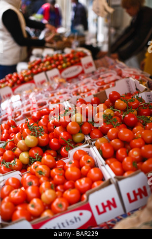 Blocage de la tomate au marché des fermiers de Stroud, Stroud, Gloucestershire, Royaume-Uni Banque D'Images