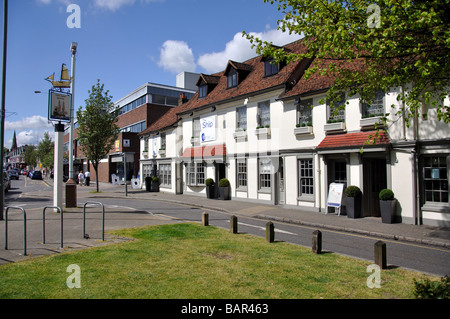 Le Ship Hotel, High Street, Weybridge, Surrey, Angleterre, Royaume-Uni Banque D'Images