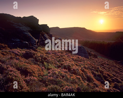 Le soleil se couche sur les collines Simonside dans Parc National de Northumberland, Angleterre Banque D'Images