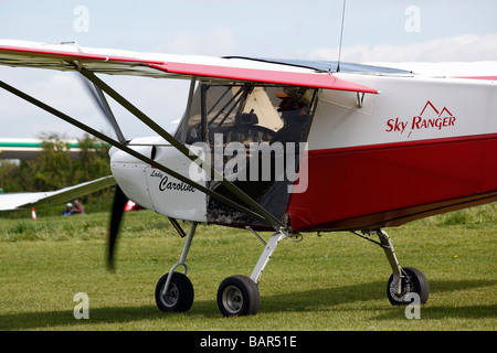 Un ULM avion volant à l'aérodrome de Popham dans le Hampshire en Angleterre Banque D'Images