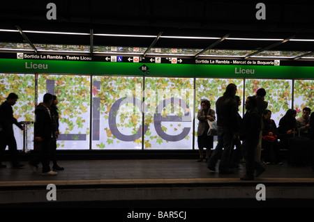 À l'intérieur de la station de métro Liceu de Barcelone Espagne Banque D'Images