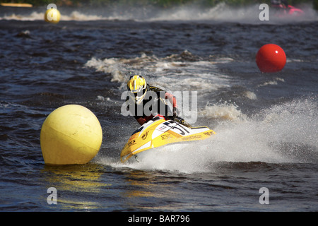 Course de jetski prenant part à des courses de jet ski à Tees Barrage dans Stockton 3 Mai 2009 Banque D'Images