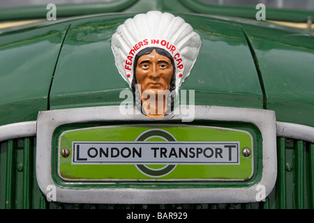 Hood ornament of Native American Indian le green London Transport bus pendant vintage commercial vehicle rally, Brighton. Banque D'Images