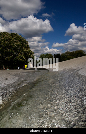 Le Princess Diana Memorial Fountain à Hyde Park, Londres, Angleterre Banque D'Images