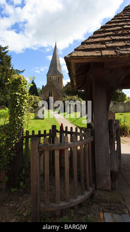 St James Church dans Shere village, Surrey Banque D'Images