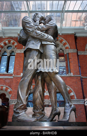 Le lieu de rencontre de la gare St Pancras International statue Banque D'Images