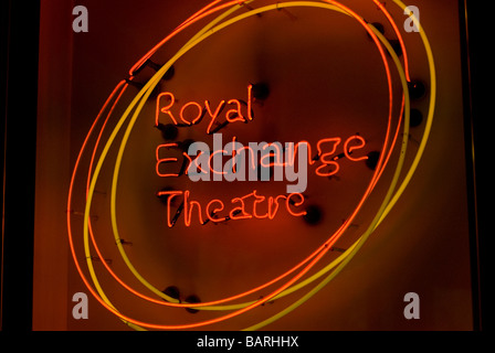 Royal Exchange Theatre en néon à l'entrée Banque D'Images