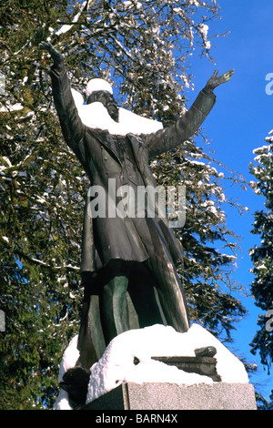 La neige a couvert 'Lord Stanley' Statue au parc Stanley, Vancouver British Columbia Canada en hiver Banque D'Images