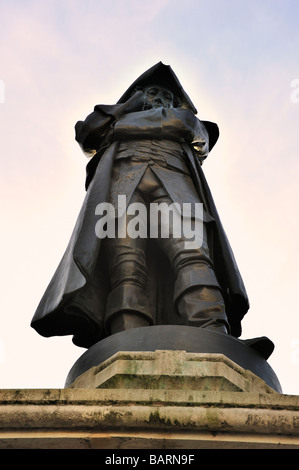 BEDFORD, BEDFORDSHIRE, Royaume-Uni - 21 AVRIL 2009 : statue de John Howard Banque D'Images