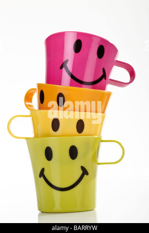 Tasses empilées avec smiley face Banque D'Images