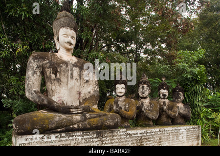 Sala Keo Kou, un parc avec de très grandes statues / sculptures de béton qui représente la vie du Bouddha. Banque D'Images