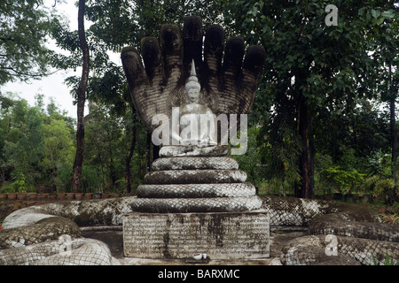 Sala Keo Kou, un parc avec de très grandes statues / sculptures de béton qui représente la vie du Bouddha. Banque D'Images