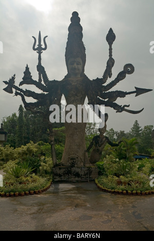 Sala Keo Kou, un parc avec de très grandes statues / sculptures de béton qui représente la vie du Bouddha. Banque D'Images