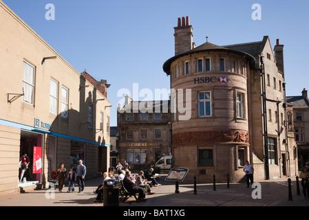 Fore Street Angleterre Northumberland Hexham UK Europe banque HSBC dans immeuble ancien dans le centre ville zone piétonne Banque D'Images