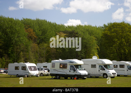 Caravanes et camping-car sur un emplacement caravane dans le comté d'Armagh en Irlande du Nord uk Banque D'Images