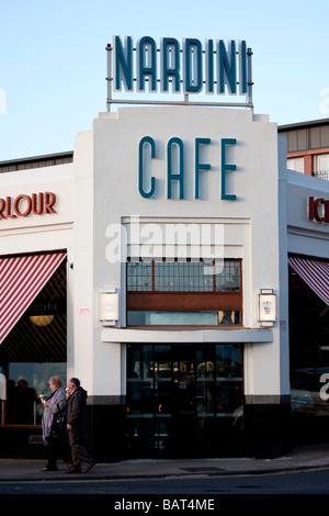 La célèbre Nardini's Cafe/ice cream parlour dans Largs, Ayrshire, Scotland Banque D'Images
