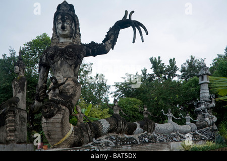 Sala Keo Kou, un parc avec de très grandes statues / sculptures de béton qui représente la vie du Bouddha. Banque D'Images