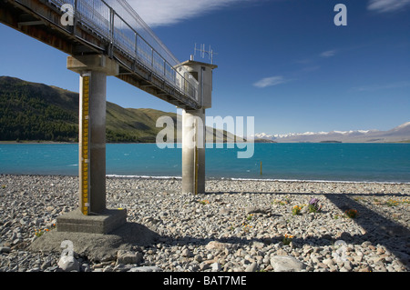 Niveau bas du lac Le lac Tekapo Mackenzie Country ile sud Nouvelle Zelande Banque D'Images