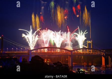 Royal Albert Bridge / Brunel 150 Celebration Fireworks, Saltash, Cornwall, Mai 2009 Banque D'Images