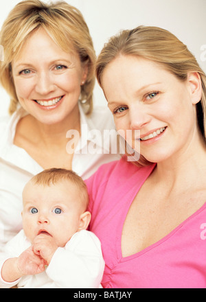Les générations de la famille. Trois générations de femmes de la même famille. Banque D'Images