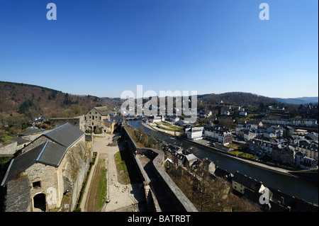 Pont et rivière paysage vu du château de Bouillon Ardennes Belgique Banque D'Images