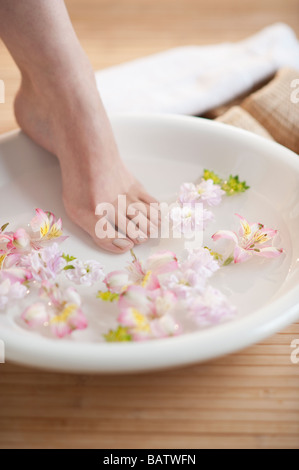 Close-up of woman's foot avoir soin de spa Banque D'Images