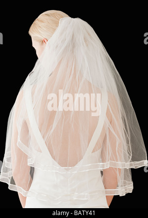 Bride wearing veil, vue arrière Banque D'Images