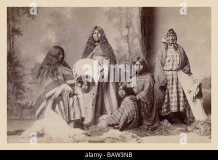 Les Indiens Ute : Trois générations de femmes Banque D'Images